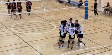 令和7年度全日本バレーボール高等学校選手権大会兵庫県予選大会西播地区予選の試合前の集合の様子