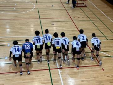 秋季西播高等学校バレーボール優勝大会の試合開始の様子