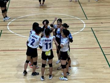 秋季西播高等学校バレーボール優勝大会の試合前の円陣の様子