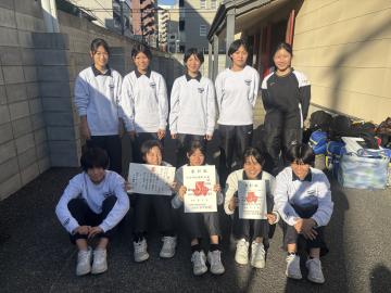 秋季西播高等学校バレーボール優勝大会の試合後の集合写真