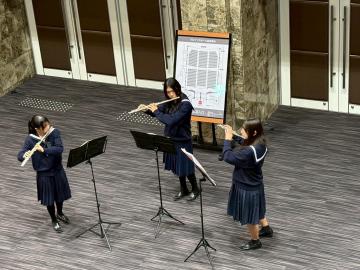 令和7年度クリスマスコンサート3日目に演奏する様子5