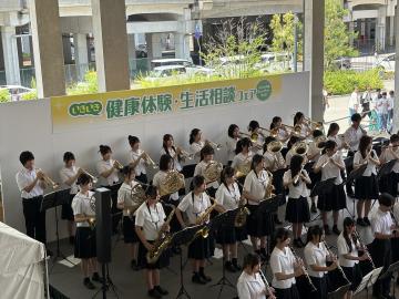 ヘルス＆ビューティーフェスで演奏する様子5