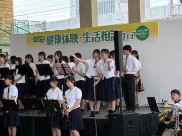 ヘルス＆ビューティーフェスで演奏する様子12