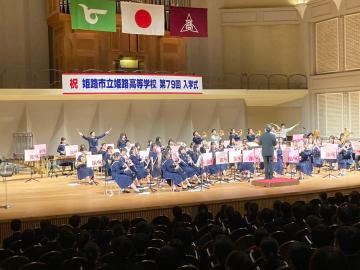 入学式での演奏の様子30