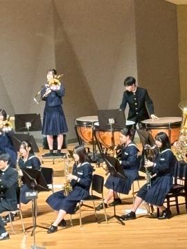 令和7年度学校説明会で演奏する様子2