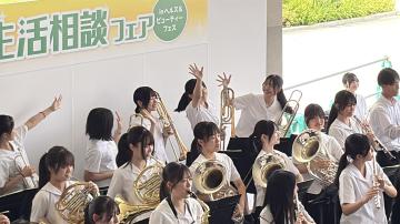 ヘルス＆ビューティーフェスで演奏する様子9
