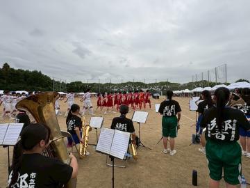令和7年度体育祭で演奏する吹奏楽部員の様子8