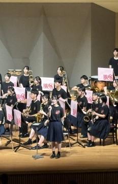 令和8年度オープンハイスクールで演奏する様子1