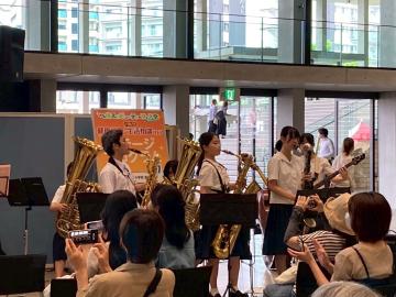 令和7年度ヘルス＆ビューティーフェスタで演奏する様子11