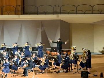 令和7年度学校説明会で演奏する様子4