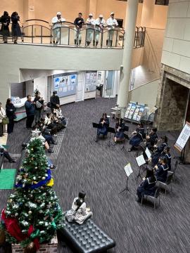 令和7年度クリスマスコンサート3日目に演奏する様子6