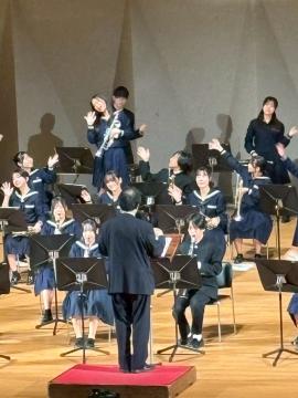 令和7年度学校説明会で演奏する様子6