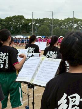 令和7年度体育祭で演奏する吹奏楽部員の様子4