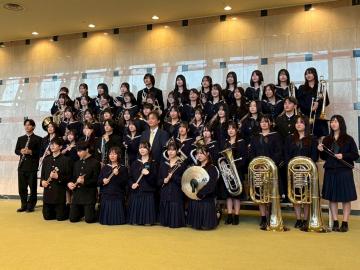 令和7年度高等学校吹奏楽演奏会の演奏後の記念撮影の様子2
