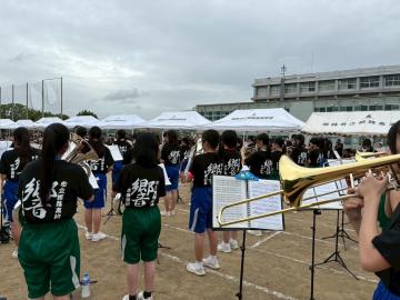 令和7年度体育祭で演奏する吹奏楽部員の様子3