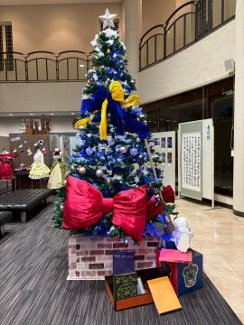 令和7年度クリスマスコンサートのクリスマスツリー