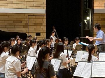 令和7年度つながりプロジェクトで演奏する様子6