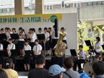 ヘルス＆ビューティーフェスで演奏する様子6
