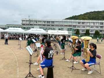 令和7年度体育祭で演奏する吹奏楽部員の様子2