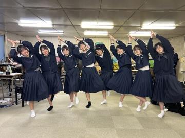 令和7年度歓迎会で写真撮影する様子7