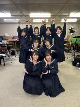 令和7年度歓迎会で写真撮影する様子8