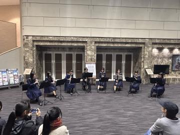 令和7年度クリスマスコンサート3日目に演奏する様子7