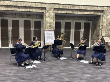 令和7年度クリスマスコンサート3日目に演奏する様子10