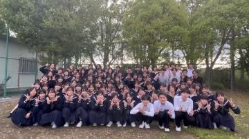 令和7年度歓迎会で写真撮影する様子20