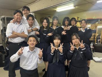 令和7年度歓迎会で写真撮影する様子14