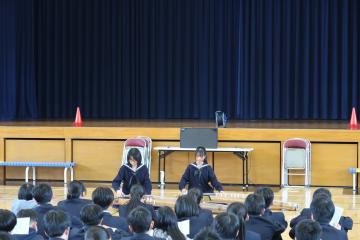 令和8年度部活動紹介での演奏の様子(1)