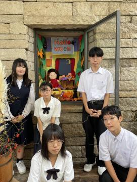 部員全員の展示前での写真