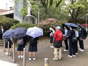 雨が降り始めた平和学習