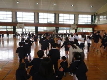 全校生みんなでダンシング