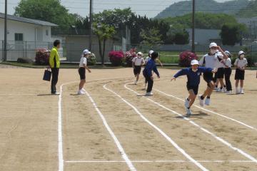 学級を半分に分けてリレー