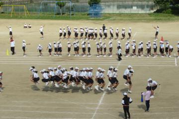 学級ごとに回数を競います