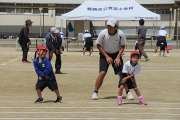 お兄ちゃんお姉ちゃんに負けずにダンス