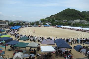 開会式前の会場