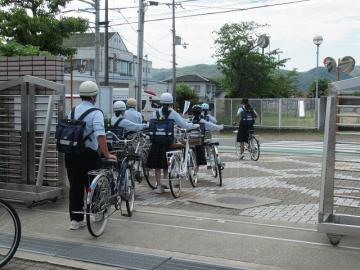 事前訪問に出発する様子