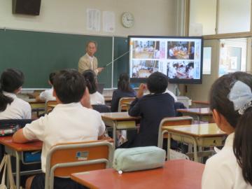 かみすきの手順を説明する宇那木先生