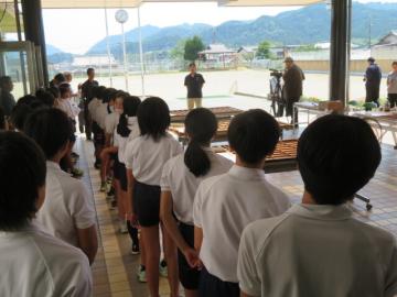 皆田和紙保存会による和紙の講評