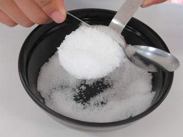 塩のすりきりを計量