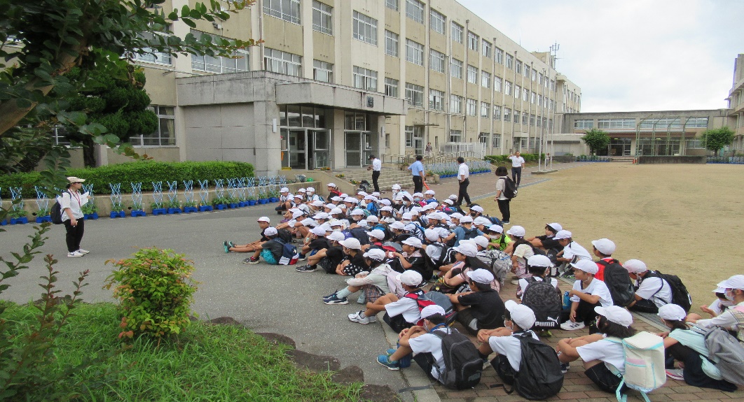 校外学習の出発の様子