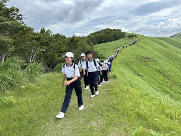 氷ノ山への稜線の道