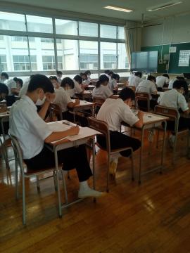 実力考査を受ける生徒達の写真2