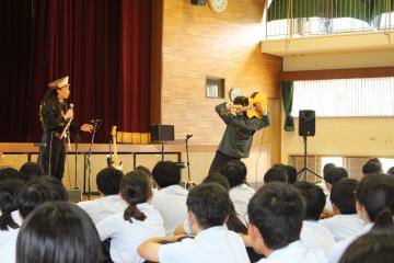 ギターの背中演奏