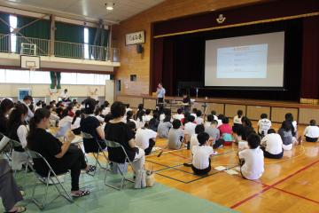 修学旅行説明会の様子