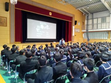 体育館でのお話の様子2