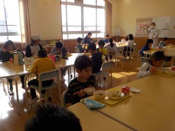 ランチルーム給食の様子2