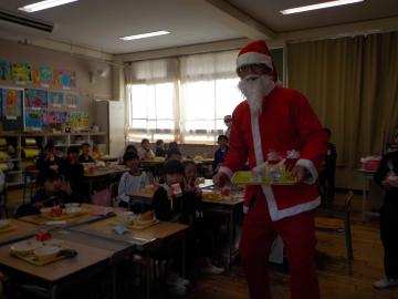 クリスマス献立とサンタの様子