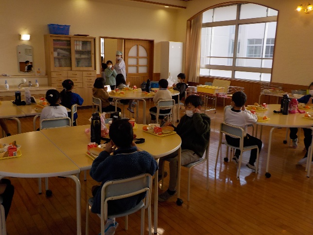 給食の様子その1